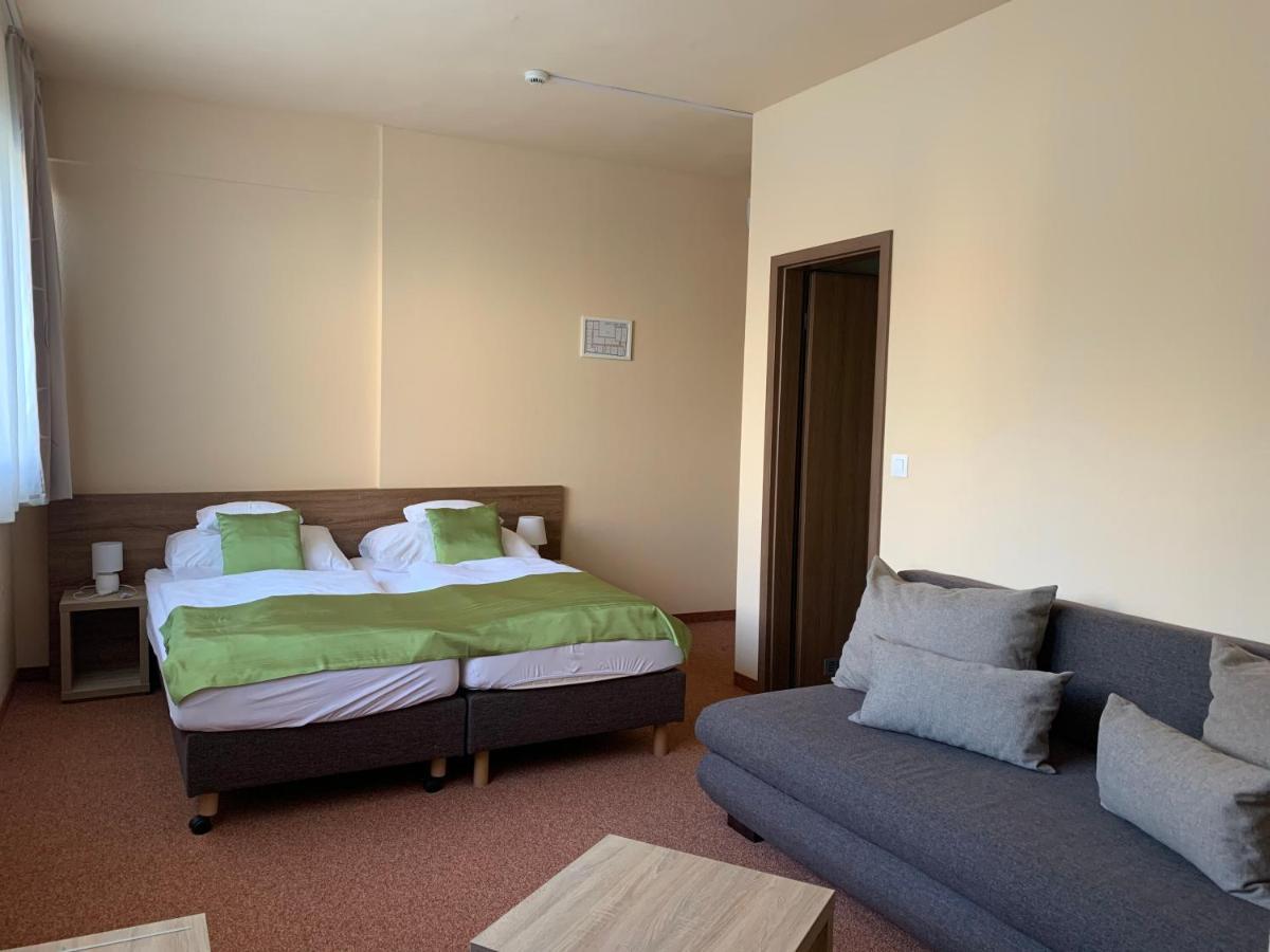Centrooms Eger Exterior photo