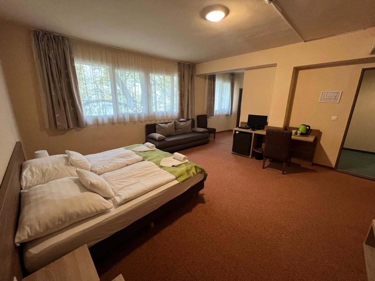 Centrooms Eger Exterior photo