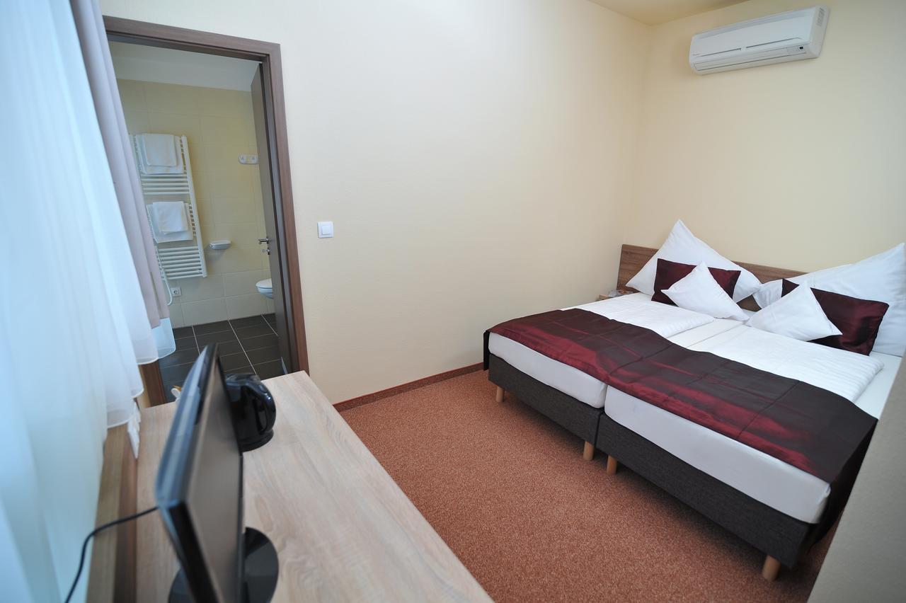 Centrooms Eger Exterior photo