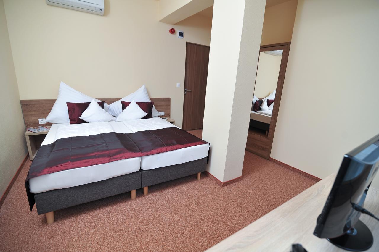 Centrooms Eger Exterior photo